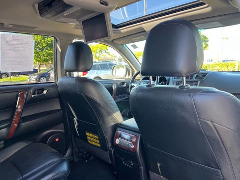 Used 2013 Toyota Highlander Limited AWD/4WD image 31