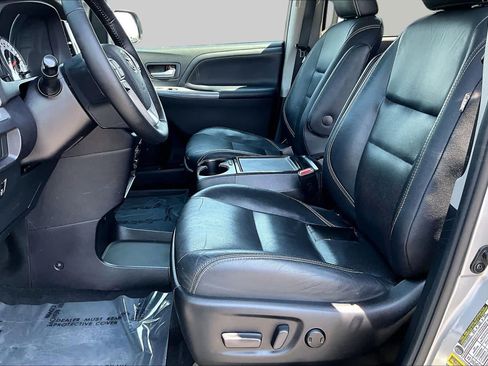 Used 2016 Toyota Sienna SE w/ SE Preferred Package FWD image 7