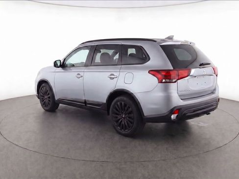 Used 2020 Mitsubishi Outlander LE AWD/4WD image 3