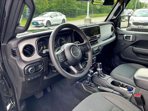 Used 2024 Jeep Wrangler Unlimited AWD/4WD image 8