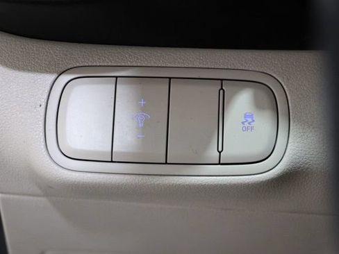 Used 2023 Hyundai Venue SEL FWD image 18