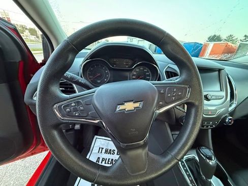 Used 2017 Chevrolet Cruze LT FWD image 41