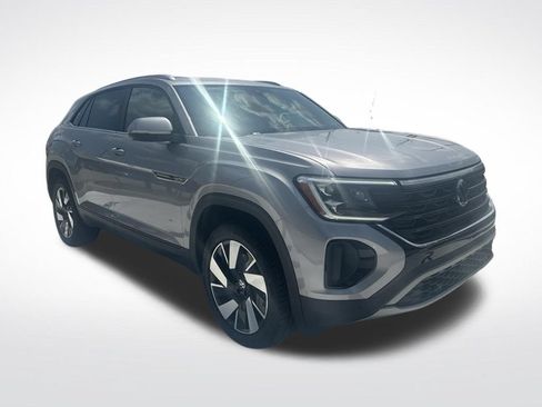 Used 2025 Volkswagen Atlas Cross Sport SE FWD image 3