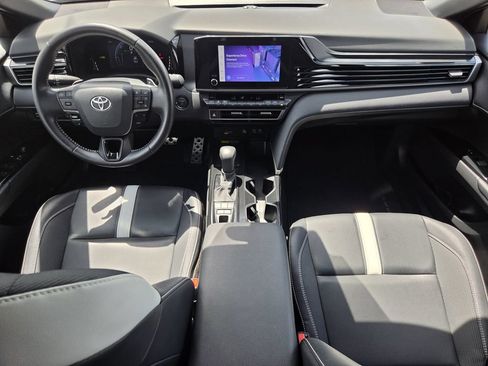 Used 2025 Toyota Camry SE FWD image 13