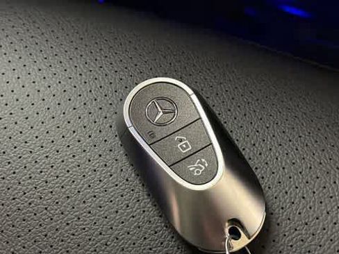 Used 2026 Mercedes-Benz GLC 300 4MATIC image 36