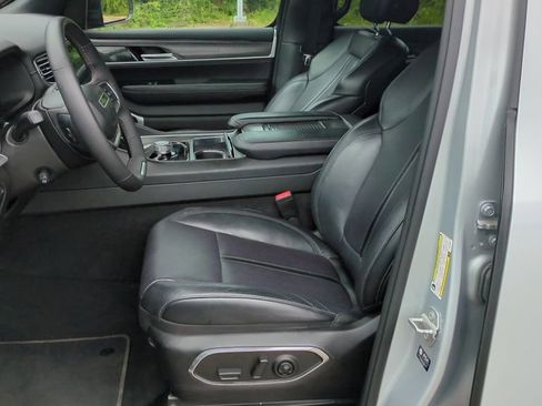 Used 2024 Jeep Wagoneer Series II w/ Flexible Seating Group RWD image 11