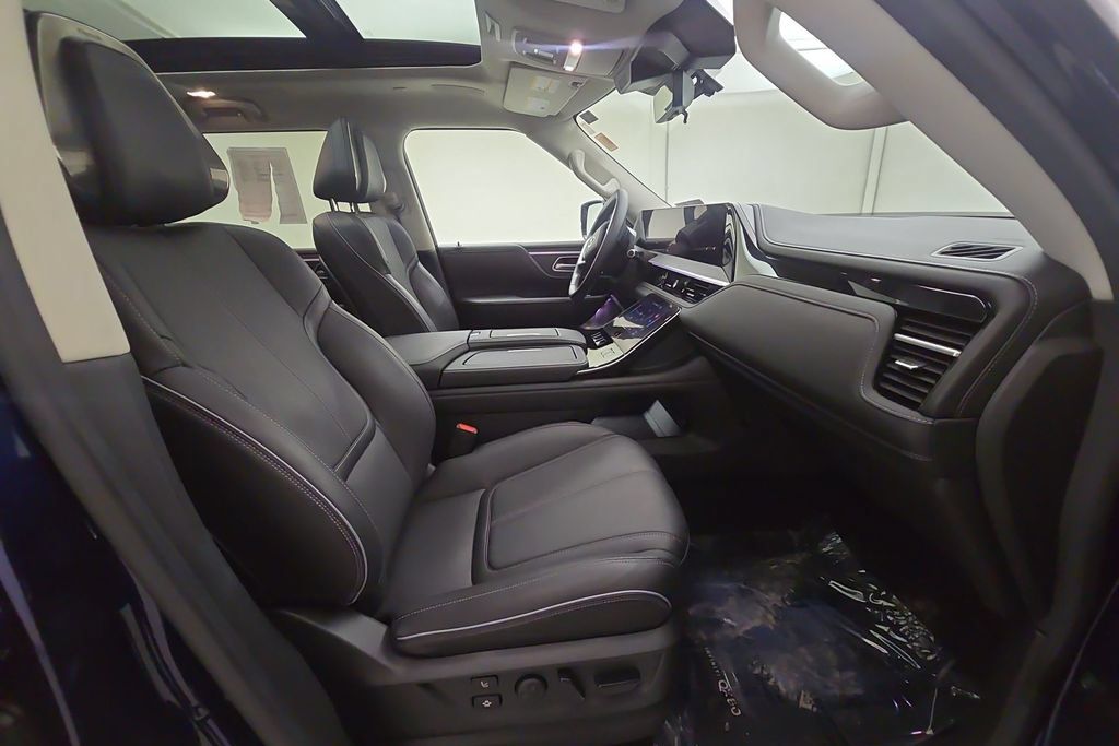Used 2025 INFINITI QX80 Sensory AWD/4WD image 31