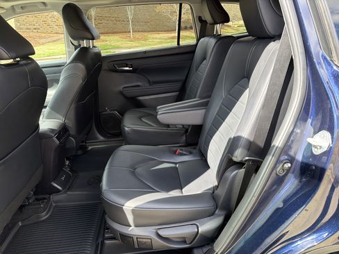 Used 2024 Toyota Highlander XLE image 21