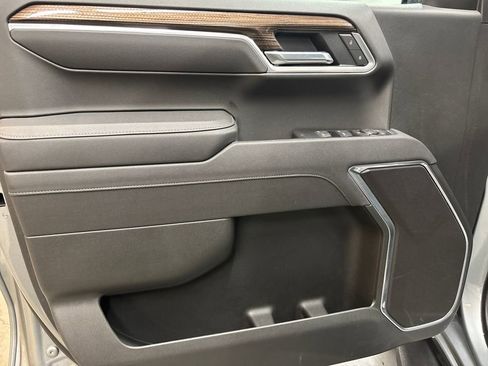 Used 2025 Chevrolet Silverado 1500 LT AWD/4WD image 10
