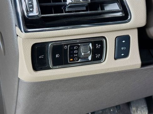 Used 2024 Lincoln Navigator Premiere AWD/4WD image 10