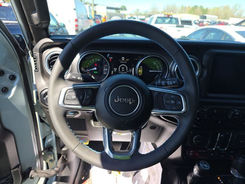 Used 2023 Jeep Wrangler Unlimited Rubicon 4xe image 11