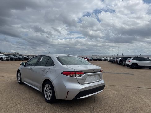Used 2022 Toyota Corolla LE image 15