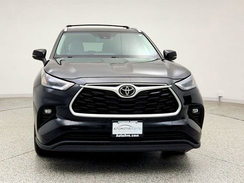 Used 2023 Toyota Highlander XLE image 2