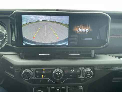 Used 2024 Jeep Wrangler Unlimited Rubicon w/ Convenience Group image 8