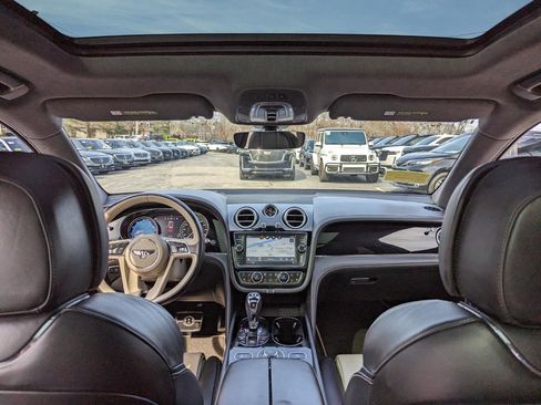 Used 2018 Bentley Bentayga Onyx Edition image 41