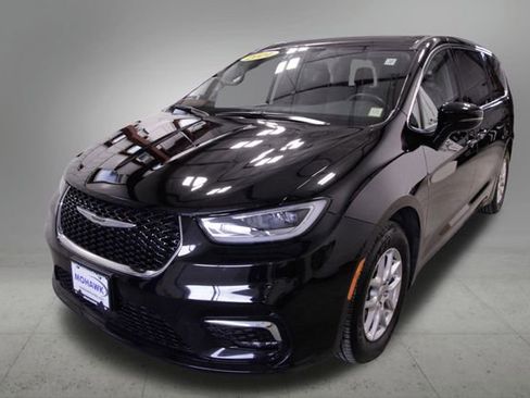 Used 2024 Chrysler Pacifica Touring-L image 1