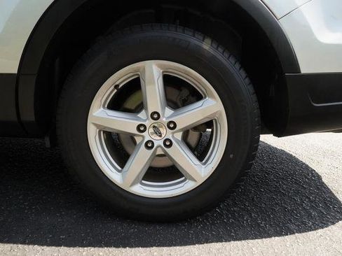Used 2019 Ford Explorer XLT FWD image 39