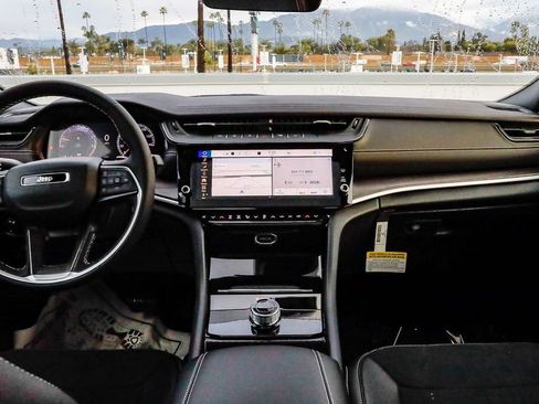 New 2026 Jeep Grand Cherokee Altitude image 15