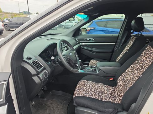 Used 2017 Ford Explorer XLT image 10