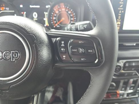 Used 2025 Jeep Wrangler Rubicon AWD/4WD image 15