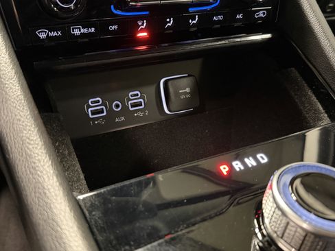 Used 2023 Jeep Grand Cherokee Laredo image 13