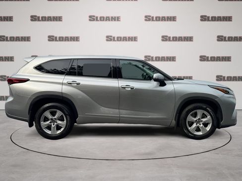 Used 2020 Toyota Highlander LE w/ Protection Package #3 AWD/4WD image 6