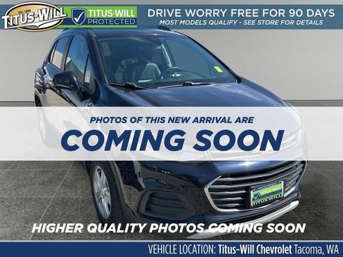Used 2021 Chevrolet Trax LT w/ Premium Seat Package image 1