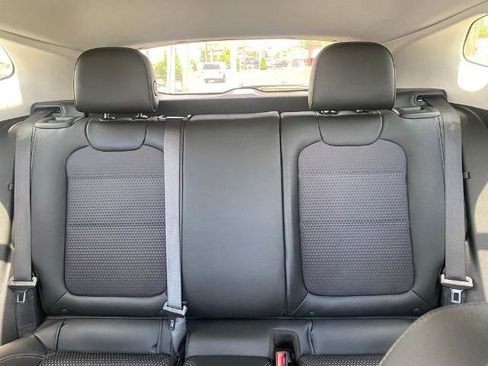Used 2025 Chevrolet Trax LT FWD image 24