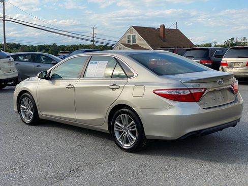 Used 2016 Toyota Camry SE FWD image 2