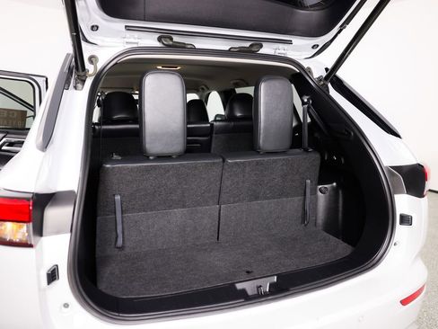 Used 2024 Mitsubishi Outlander SE image 14