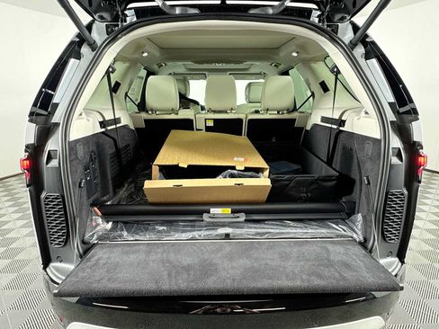 New 2025 Land Rover Discovery Dynamic SE AWD/4WD image 24