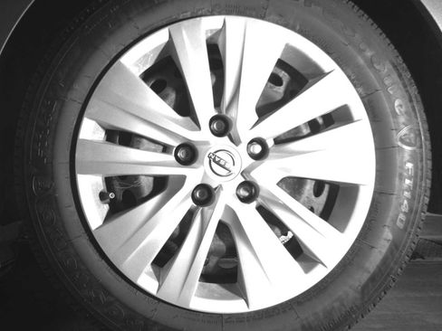 Used 2025 Nissan Sentra S image 12