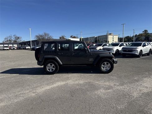 Used 2017 Jeep Wrangler Unlimited Sport image 4