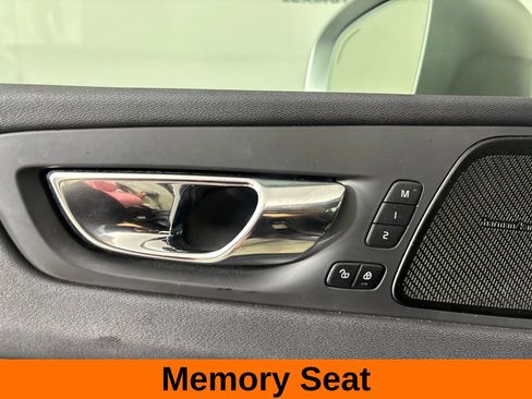 Used 2019 Volvo XC60 T5 R-Design w/ Protection Package Premier FWD image 11