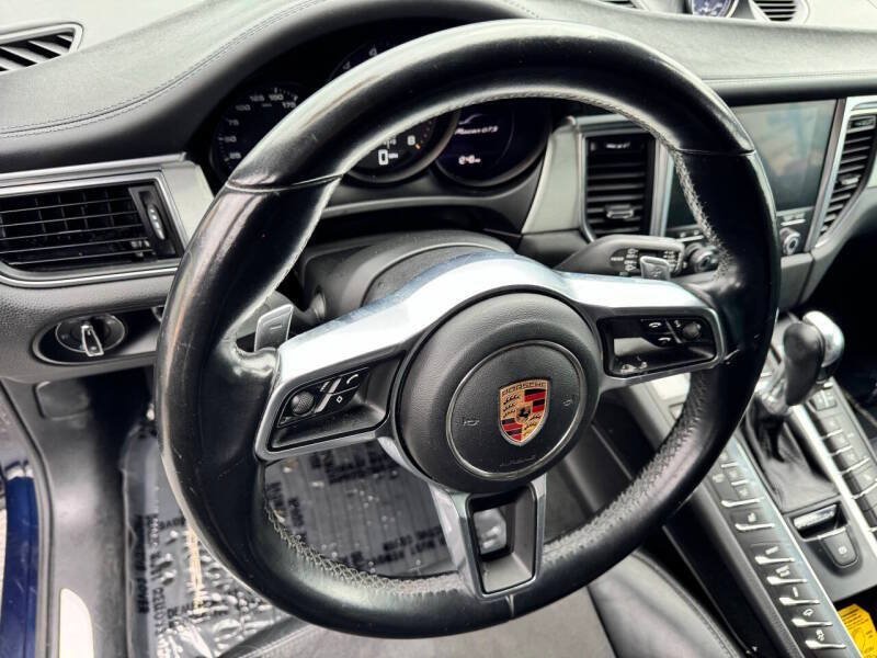 Used 2017 Porsche Macan GTS AWD/4WD image 12