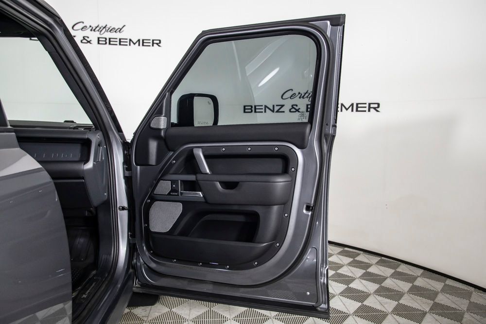 Used 2024 Land Rover Defender 130 X-Dynamic SE AWD/4WD image 22