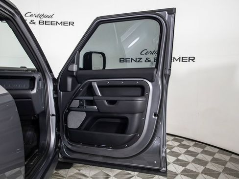 Used 2024 Land Rover Defender 130 X-Dynamic SE AWD/4WD image 22