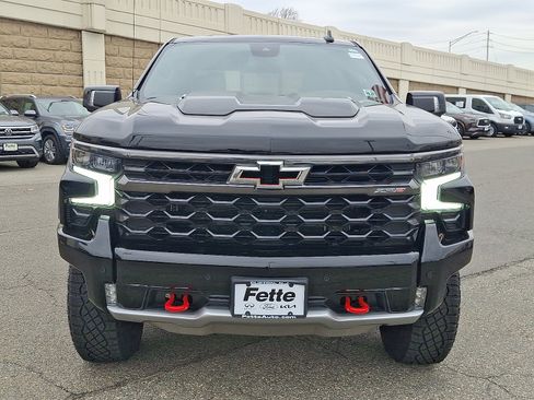 Used 2025 Chevrolet Silverado 1500 ZR2 image 2