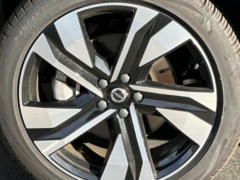 New 2025 Volvo XC40 B5 Plus w/ Climate Package image 33