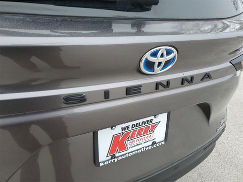 Certified 2023 Toyota Sienna XLE w/ XLE Plus Package image 8