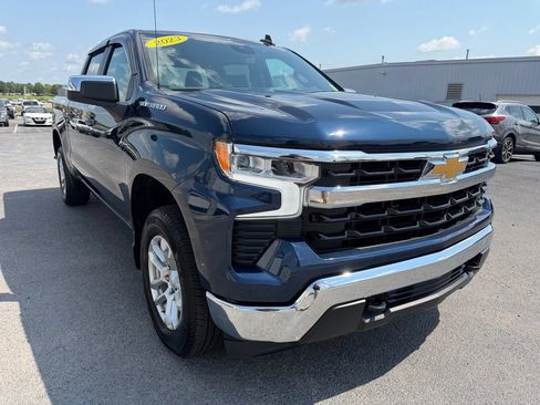 Used 2023 Chevrolet Silverado 1500 LT AWD/4WD image 36
