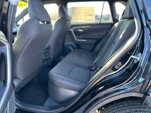 Used 2025 Toyota RAV4 SE image 13