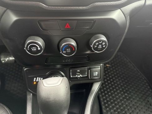 Used 2019 Jeep Renegade Sport image 24