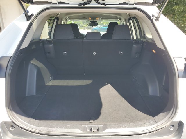 Used 2021 Toyota RAV4 LE FWD image 9