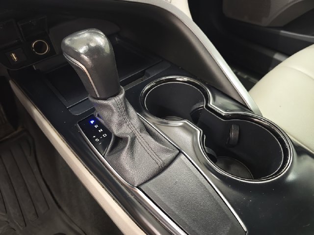 Used 2020 Toyota Camry SE FWD image 23