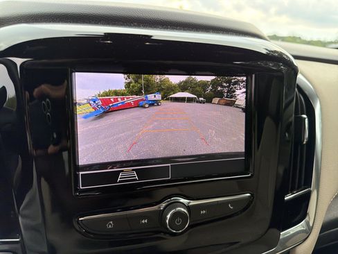 Used 2022 Chevrolet Traverse LS FWD image 30