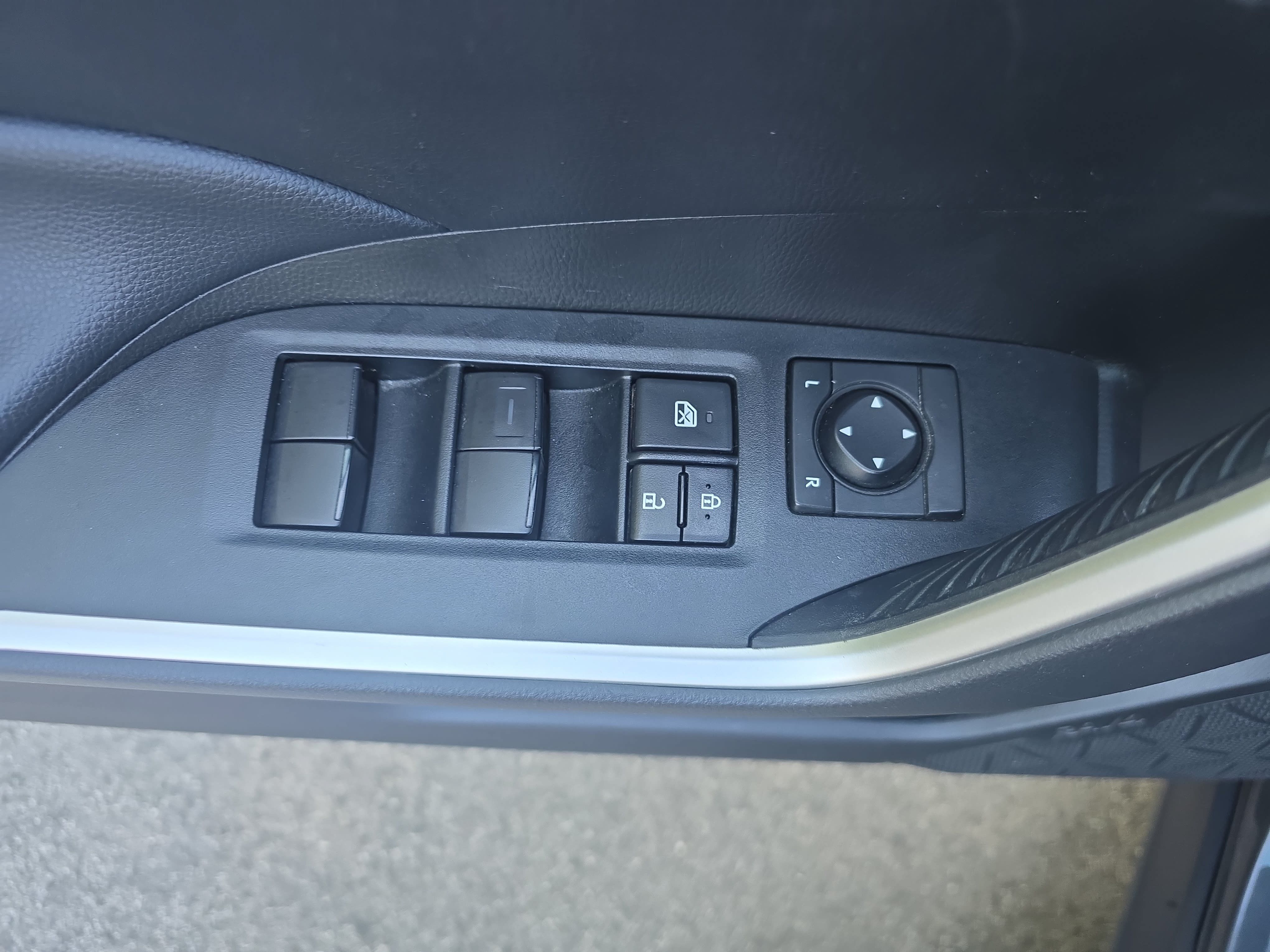 Used 2022 Toyota RAV4 LE FWD image 29