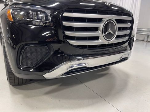 Used 2024 Mercedes-Benz GLS 450 4MATIC image 11