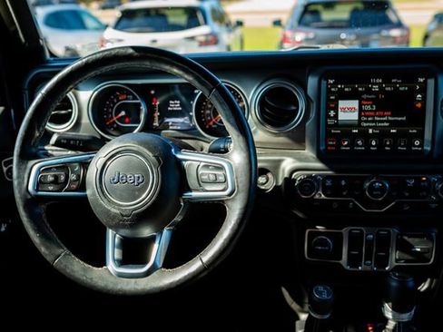 Used 2020 Jeep Wrangler Unlimited Sahara image 6