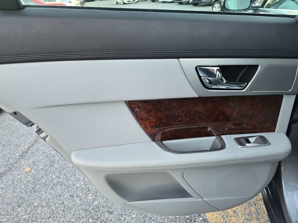 Used 2013 Jaguar XF RWD image 12